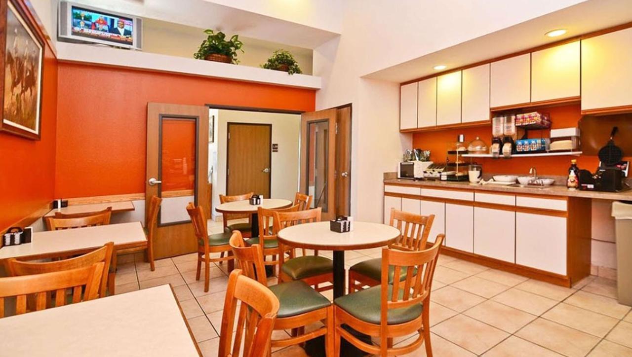 Magnuson Hotel מניטו ספרינגס מראה חיצוני תמונה
