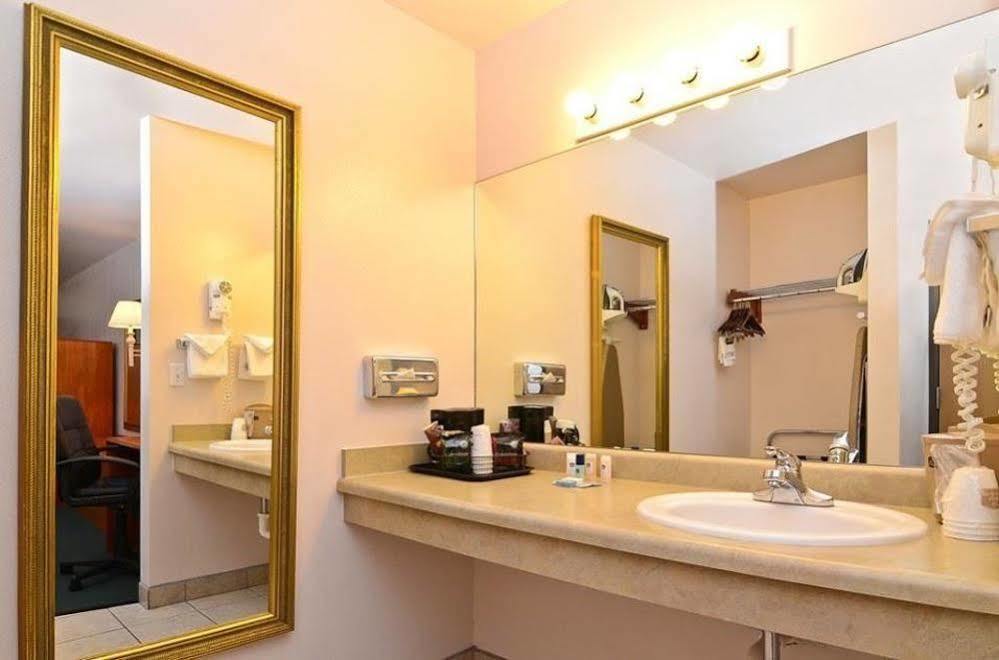 Magnuson Hotel מניטו ספרינגס מראה חיצוני תמונה