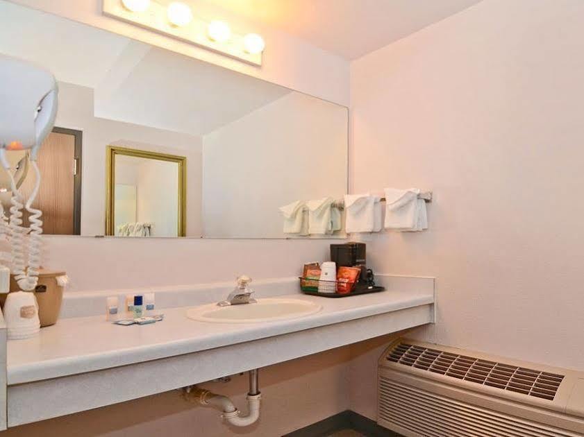 Magnuson Hotel מניטו ספרינגס מראה חיצוני תמונה
