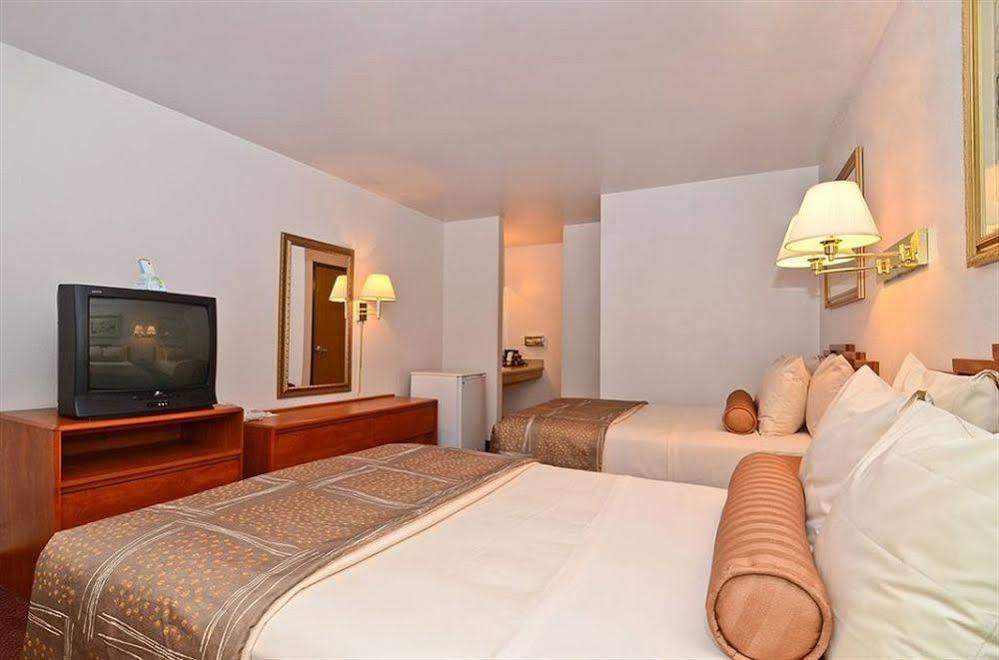 Magnuson Hotel מניטו ספרינגס מראה חיצוני תמונה